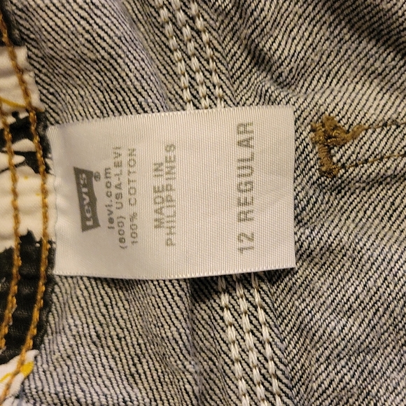 Levi's Cargo Jean Shorts - Picture 8 of 9